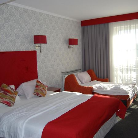 Amigo Hotel ซูเลยูแวค ภายนอก รูปภาพ
