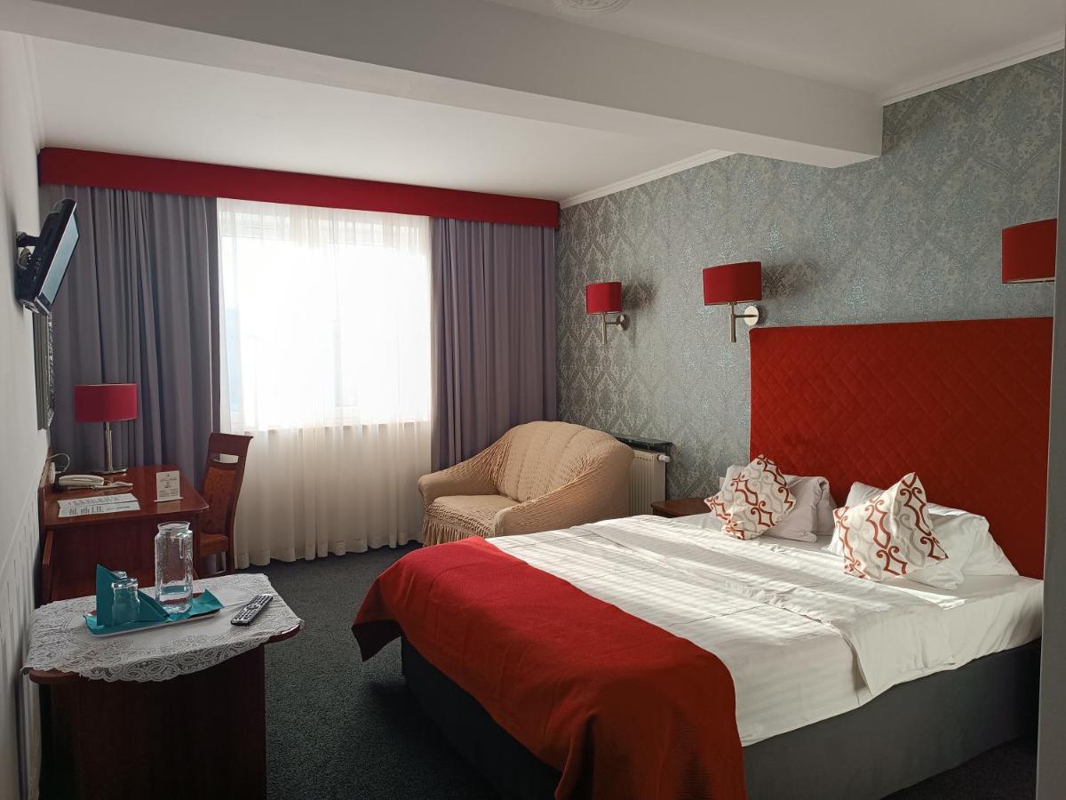 Amigo Hotel ซูเลยูแวค ภายนอก รูปภาพ
