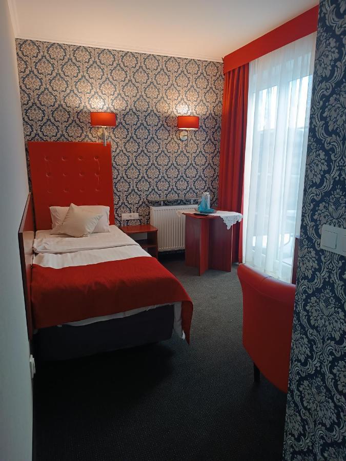 Amigo Hotel ซูเลยูแวค ภายนอก รูปภาพ