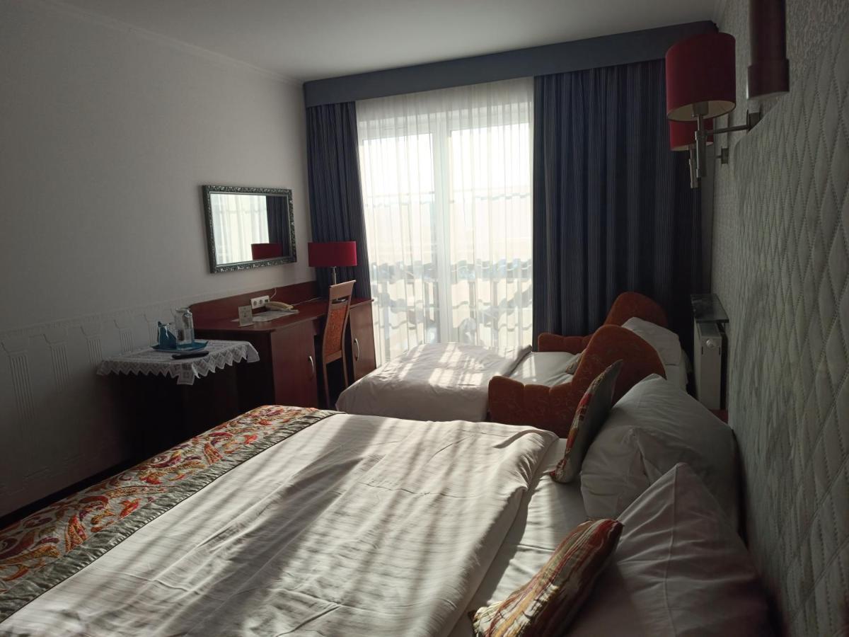 Amigo Hotel ซูเลยูแวค ภายนอก รูปภาพ