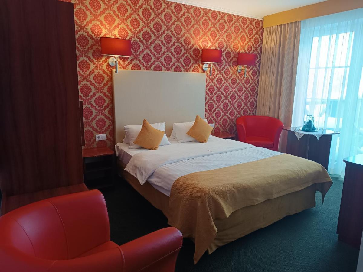 Amigo Hotel ซูเลยูแวค ภายนอก รูปภาพ