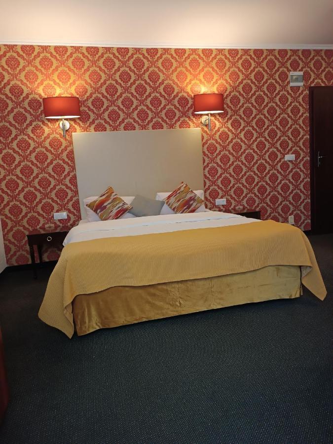 Amigo Hotel ซูเลยูแวค ภายนอก รูปภาพ