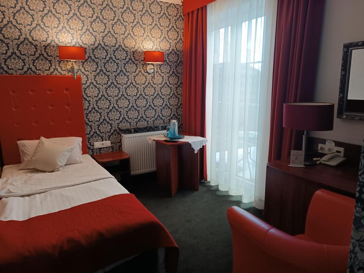 Amigo Hotel ซูเลยูแวค ภายนอก รูปภาพ
