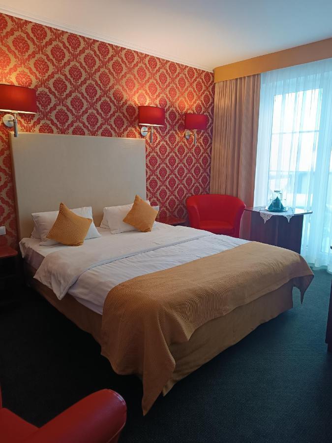 Amigo Hotel ซูเลยูแวค ภายนอก รูปภาพ