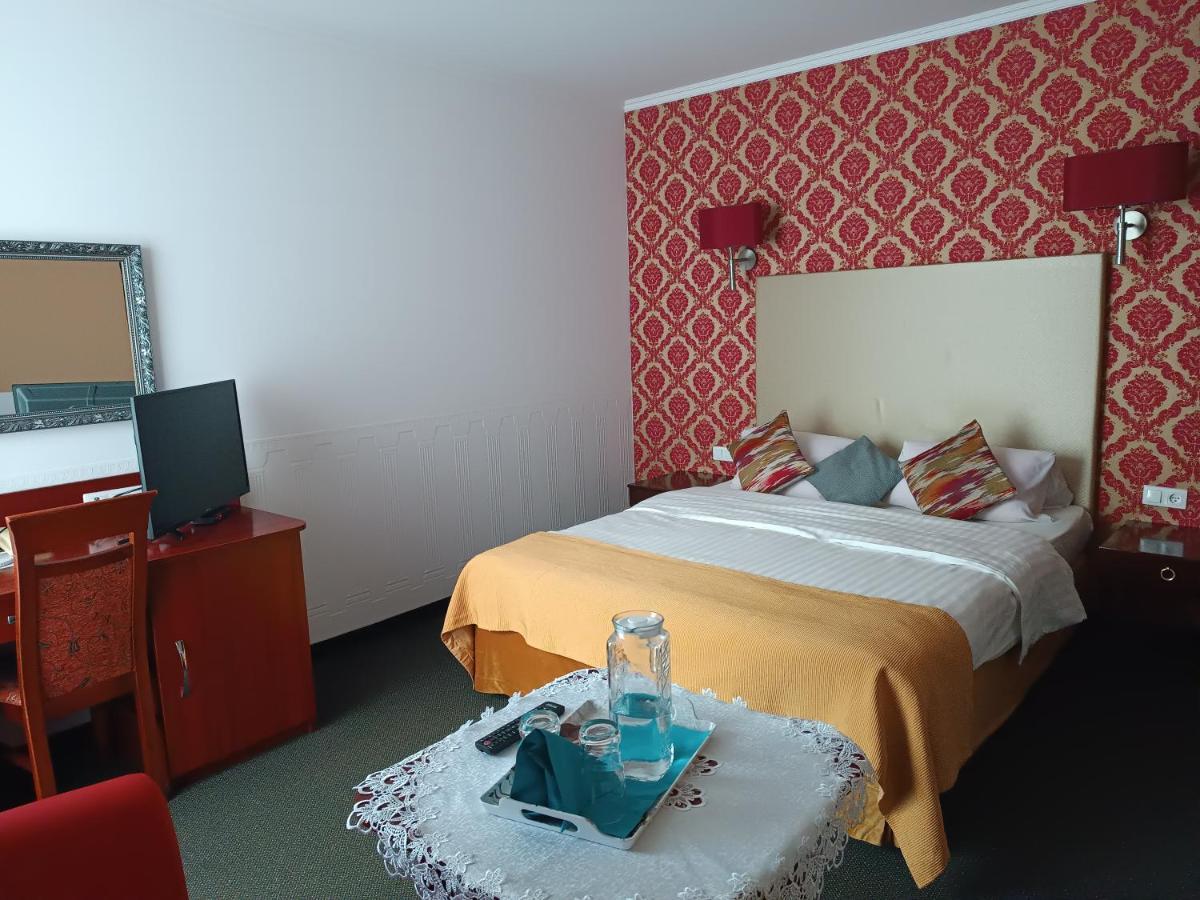 Amigo Hotel ซูเลยูแวค ภายนอก รูปภาพ