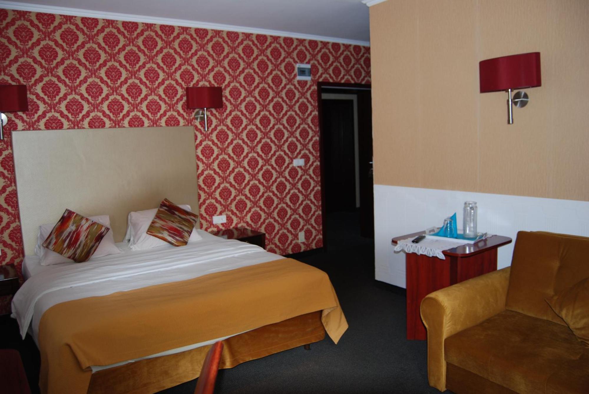 Amigo Hotel ซูเลยูแวค ภายนอก รูปภาพ