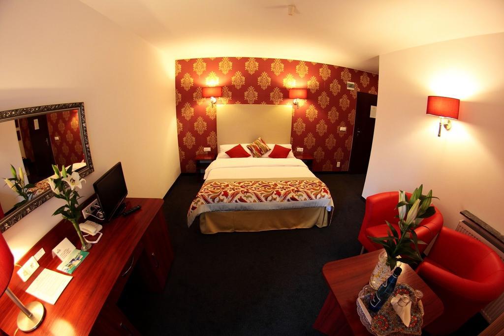 Amigo Hotel ซูเลยูแวค ภายนอก รูปภาพ