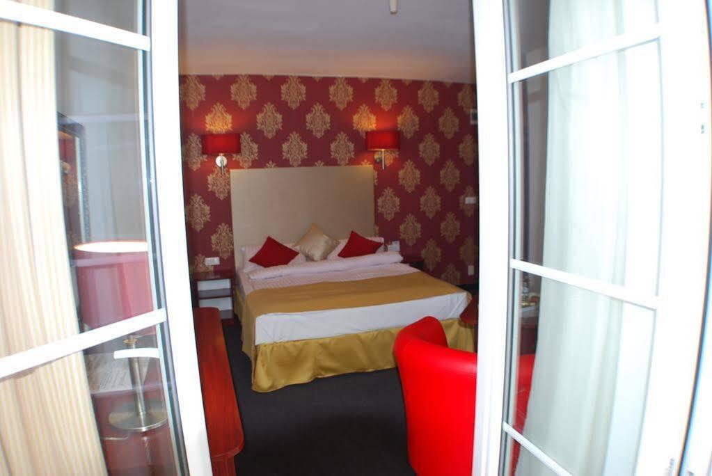 Amigo Hotel ซูเลยูแวค ภายนอก รูปภาพ