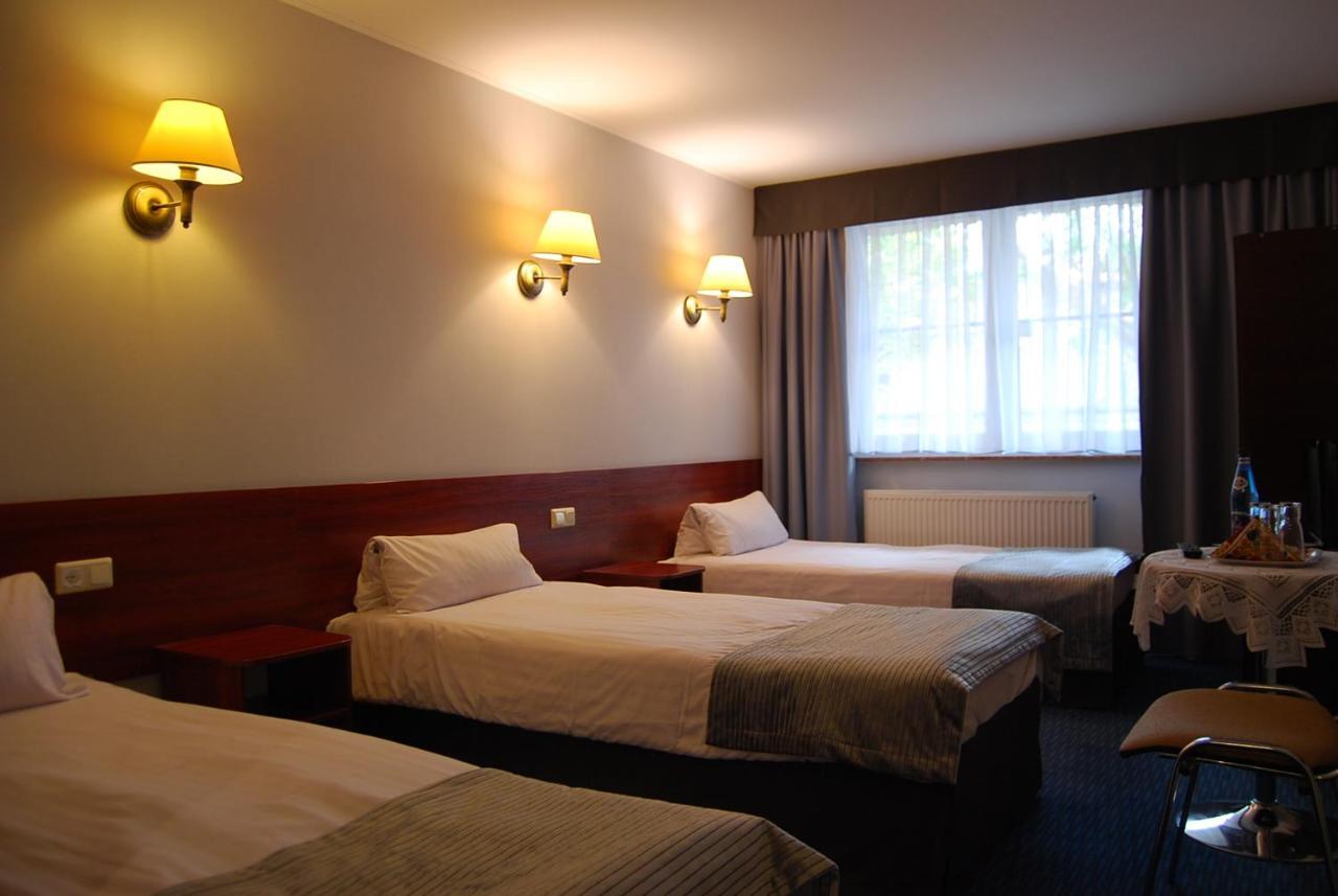 Amigo Hotel ซูเลยูแวค ภายนอก รูปภาพ